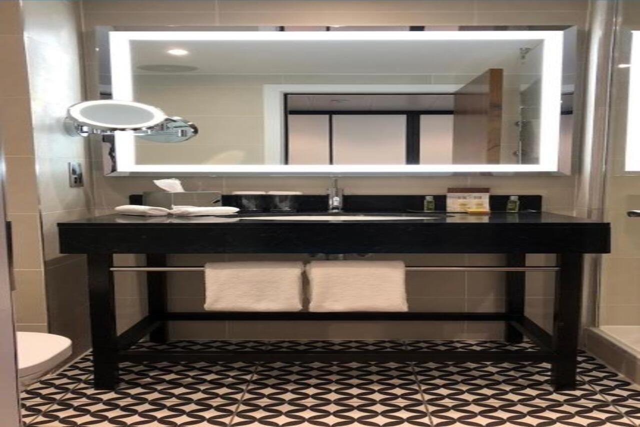 Doubletree By Hilton Честър Екстериор снимка