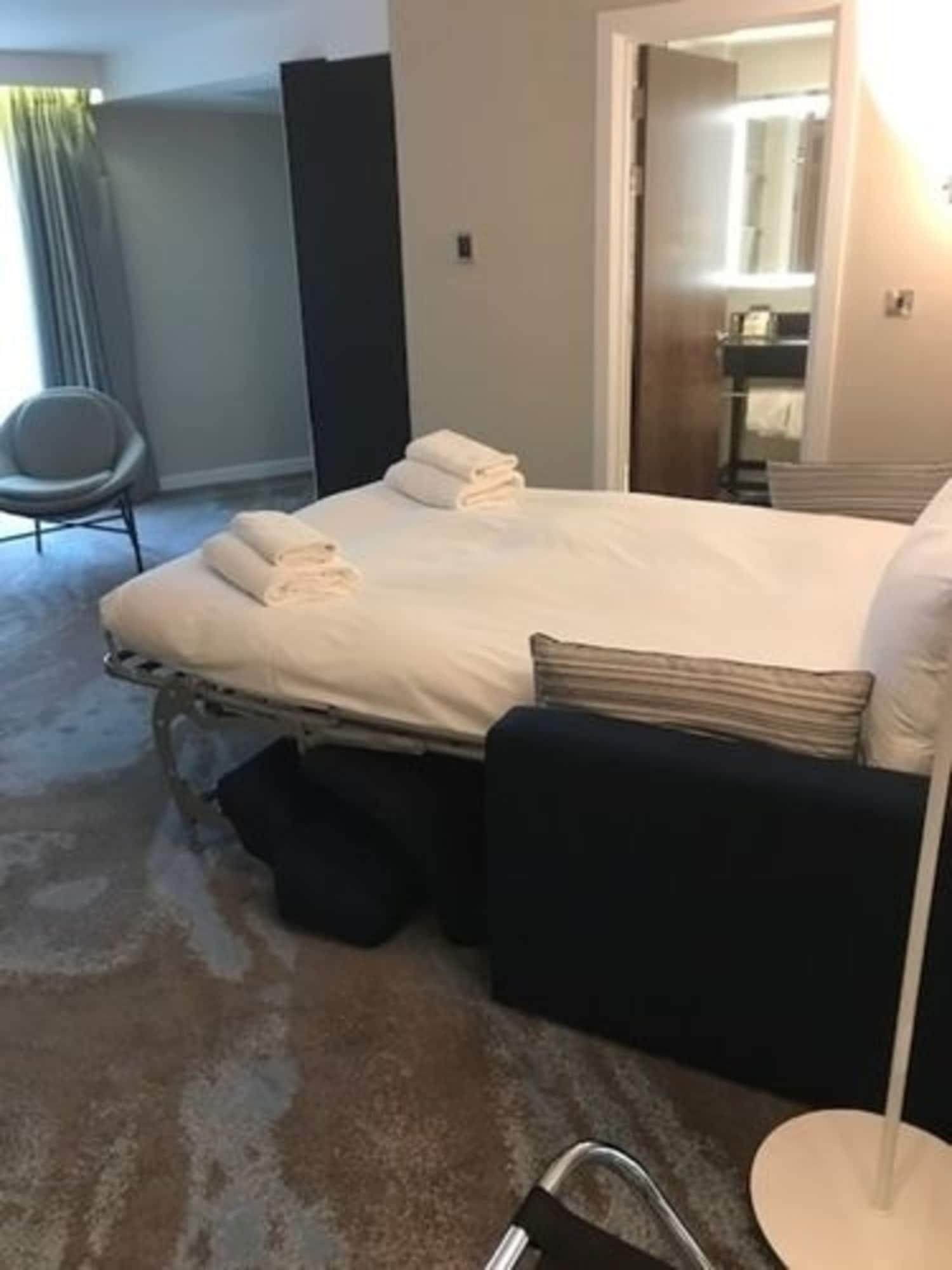 Doubletree By Hilton Честър Екстериор снимка
