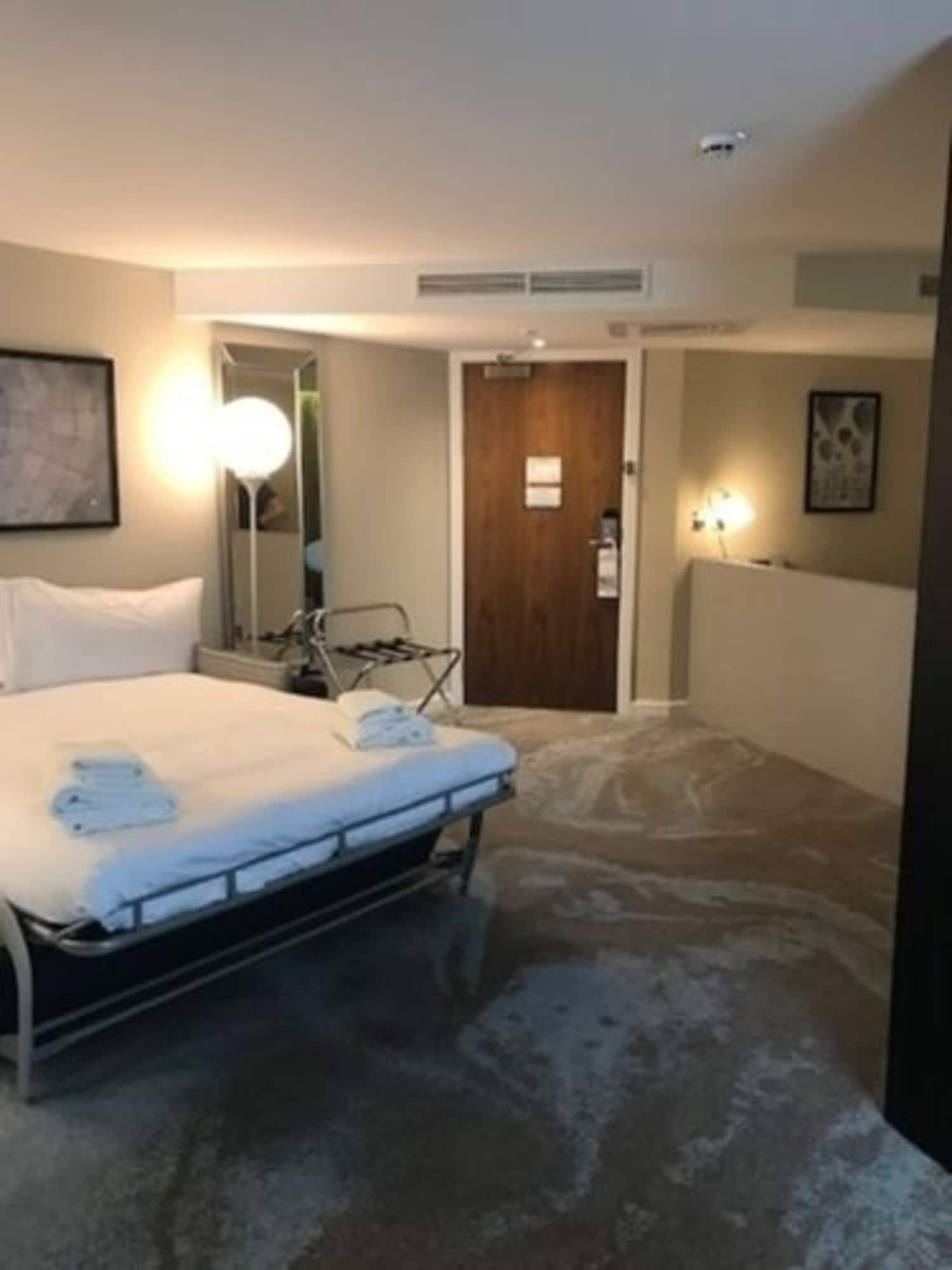 Doubletree By Hilton Честър Екстериор снимка