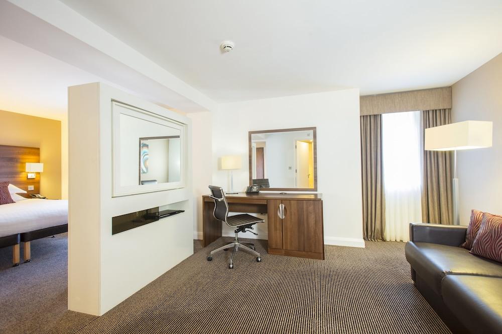 Doubletree By Hilton Честър Екстериор снимка